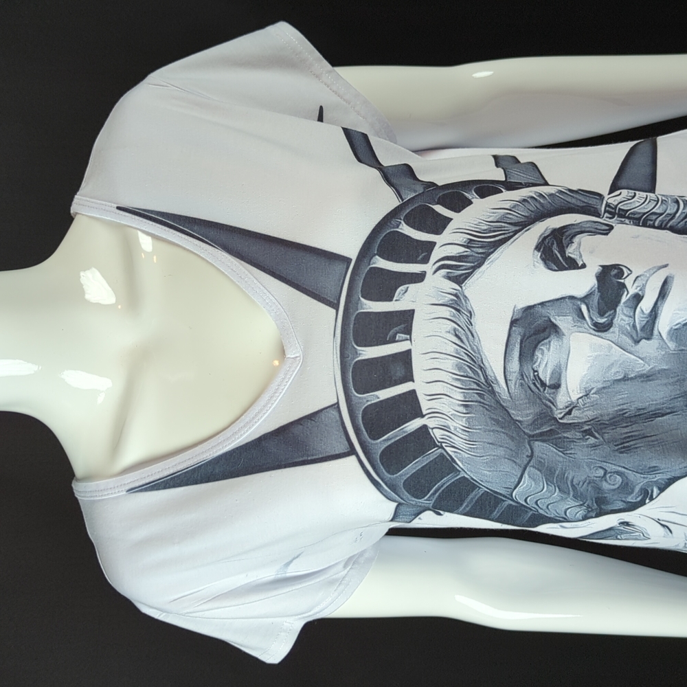 Sweet Gisele New York sz L Statue of Liberty V-Neck Short Sleeve T-shirt - Picture 3 of 6